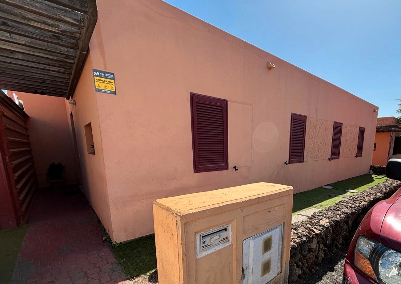 Exterior view of House or chalet for sale in La Oliva  with Private garden and Terrace