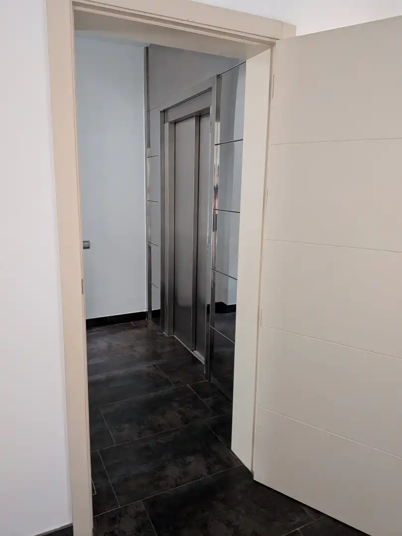 Wohnung zur Miete in Dos Hermanas mit Klimaanlage, Heizung und Balkon
