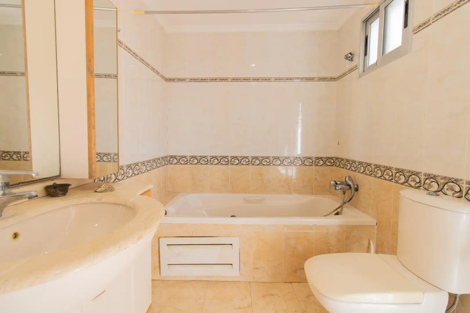Bathroom of Country homes for sale in Rafelbuñol / Rafelbunyol  with Air Conditioner, Terrace and Furnished