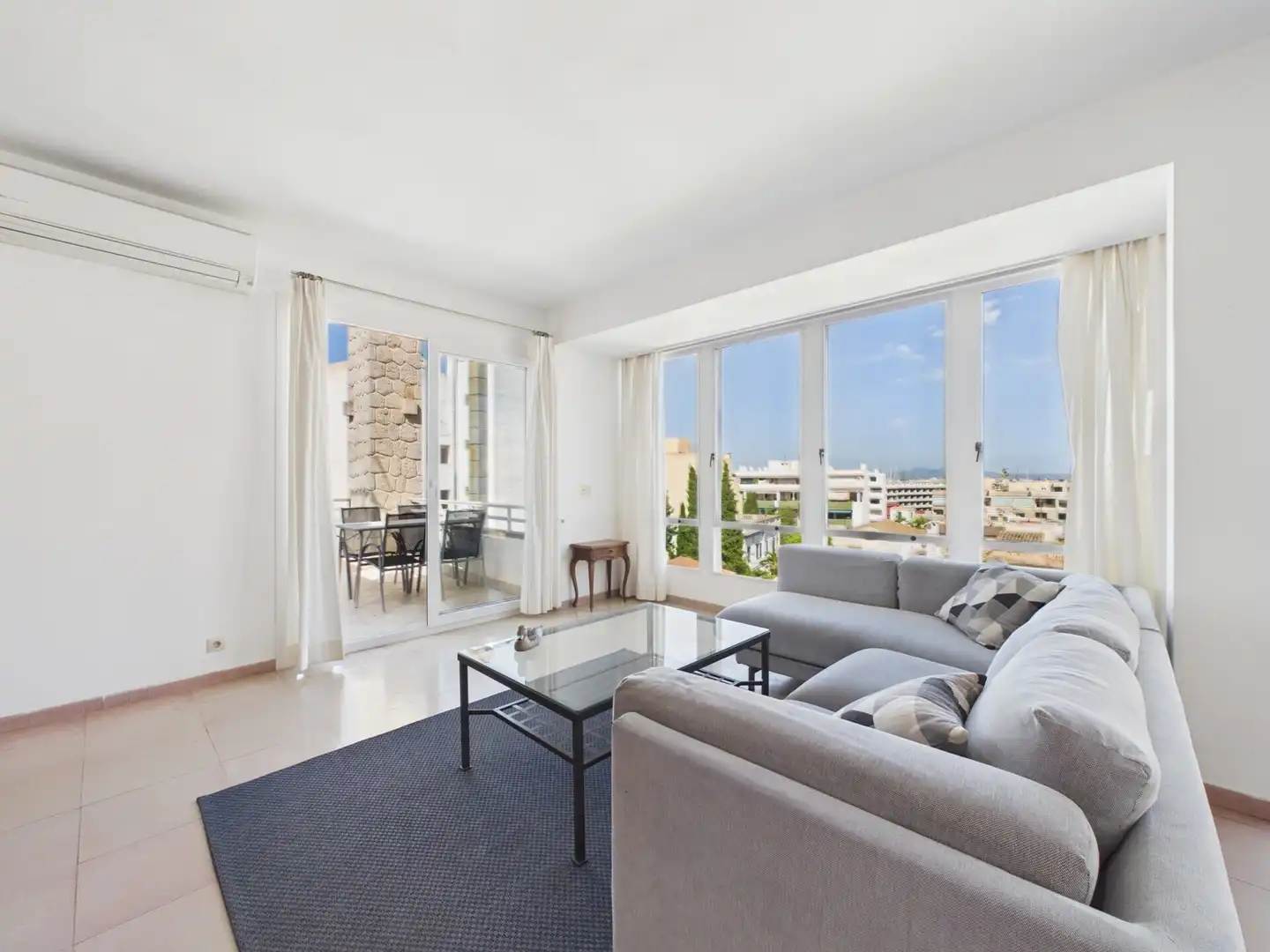 Sala d'estar de Apartament de lloguer en  Palma de Mallorca amb Aire condicionat