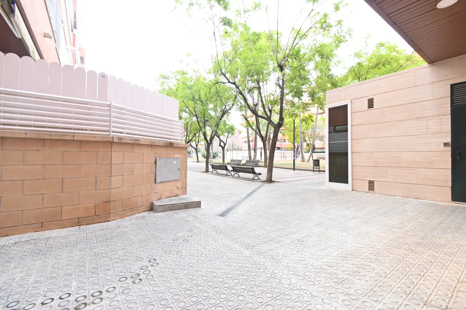 Vista exterior de Local en venda en Vilanova i la Geltrú amb Aire condicionat, Calefacció i Alarma