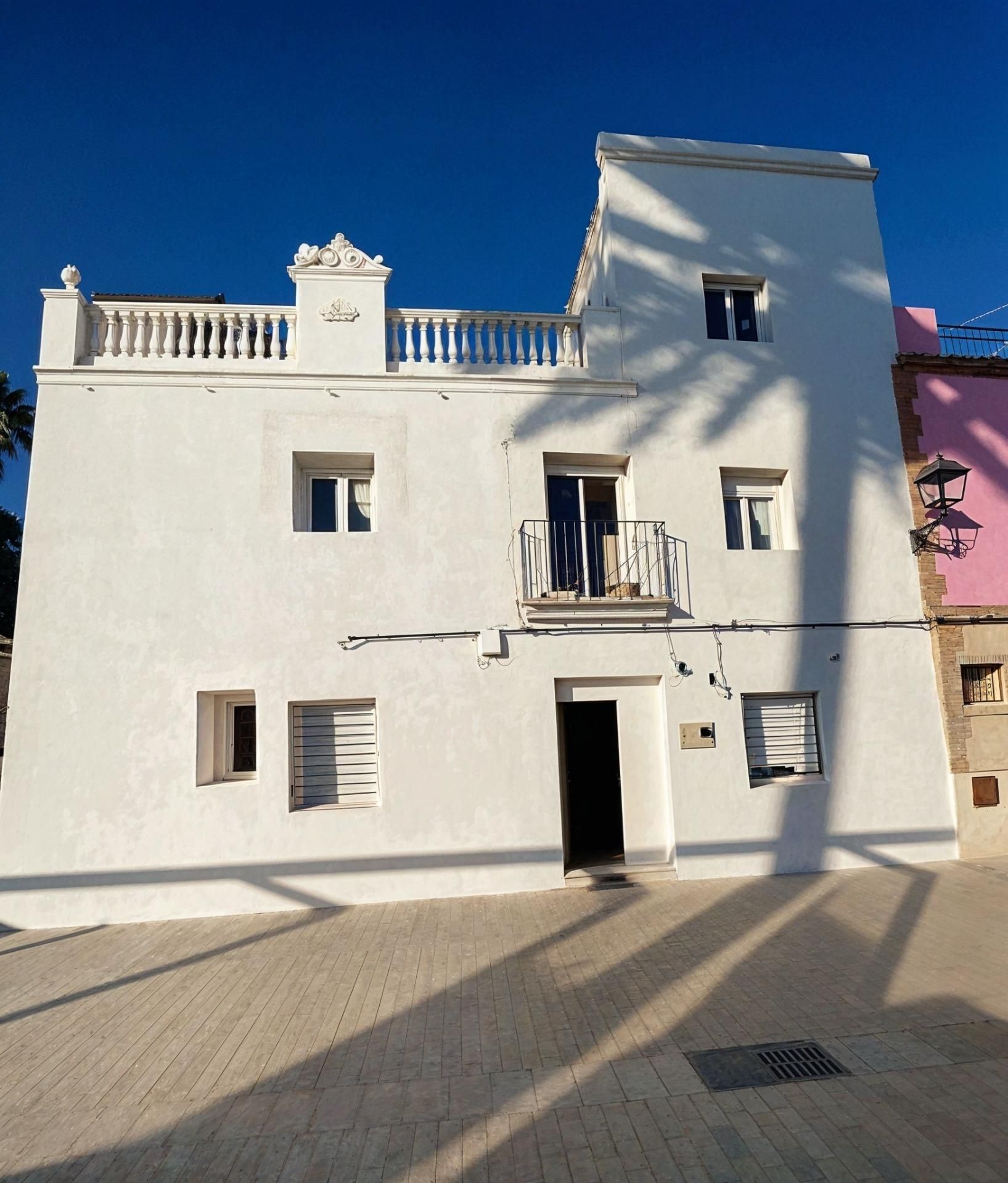 Vista exterior de Casa o xalet en venda en Alzira amb Terrassa, Traster i Balcó