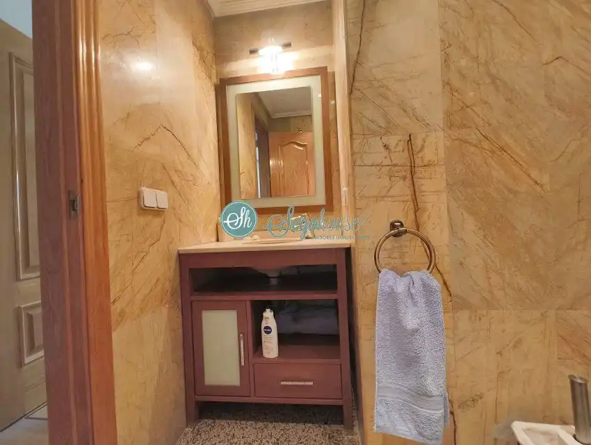 Baño de Piso de alquiler en Segovia con Calefacción y Parquet