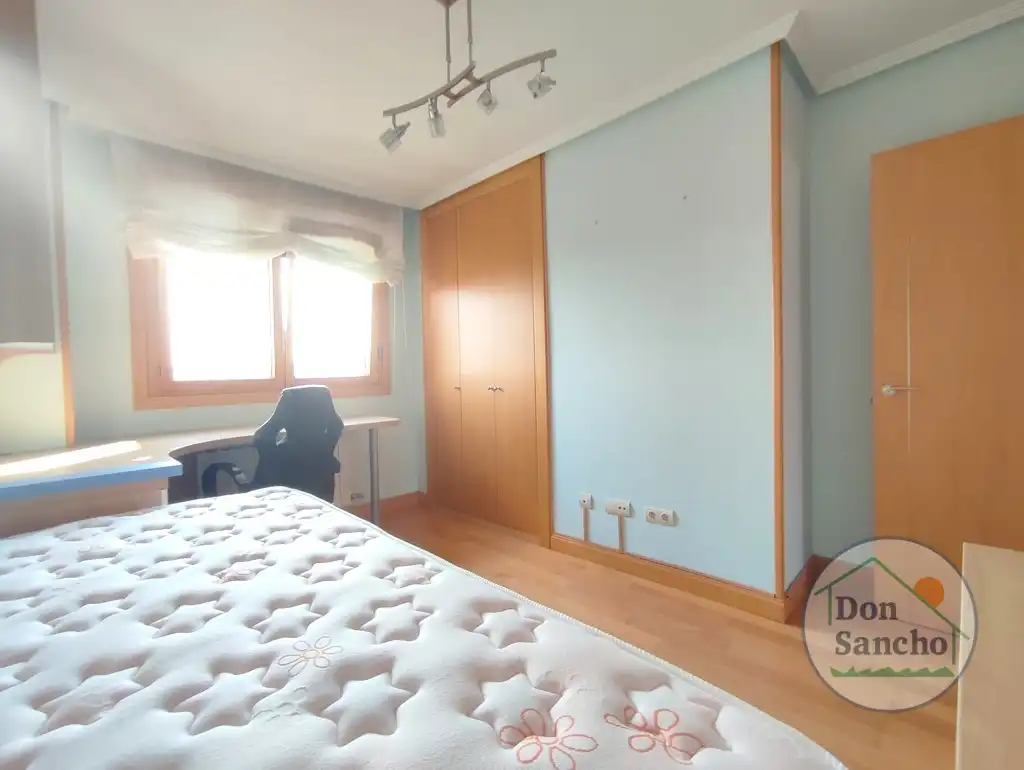 Bedroom of Attic for sale in Valladolid  with Air Conditioner, Heating and Terrace