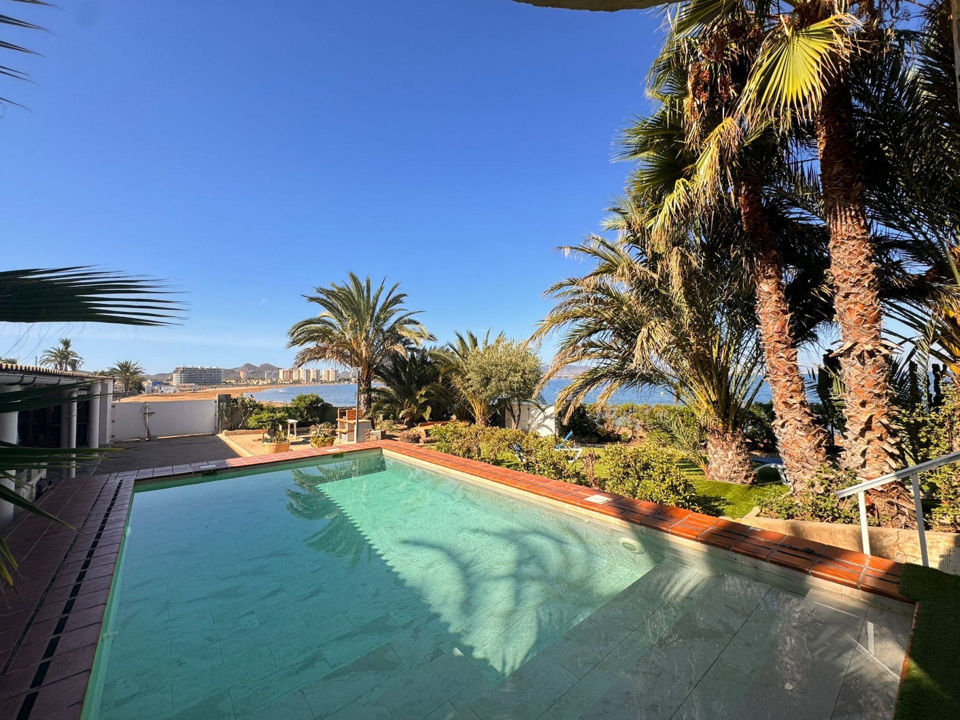 Piscina de Casa o xalet en venda en La Manga del Mar Menor amb Aire condicionat, Jardí privat i Terrassa
