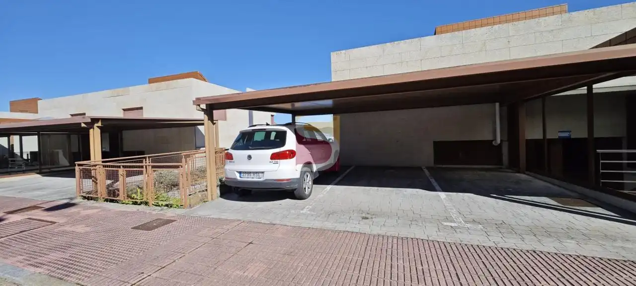 Aparcament de Pis de lloguer en Nigrán amb Calefacció, Terrassa i Traster