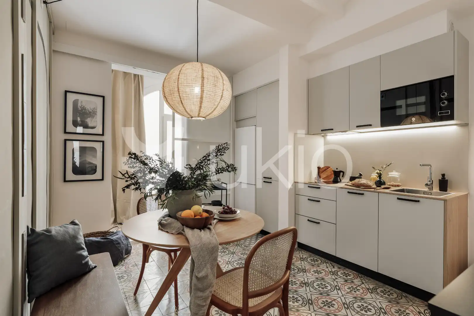 Cuina de Apartament de lloguer en Barcelona amb Aire condicionat, Calefacció i Moblat