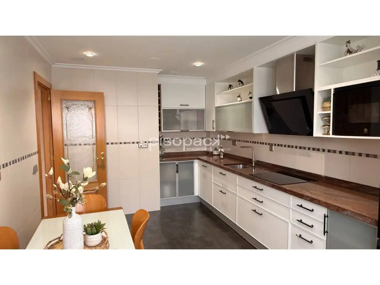 Cocina de Casa adosada en venta en Berrioplano / Berriobeiti con Calefacción, Jardín privado y Parquet
