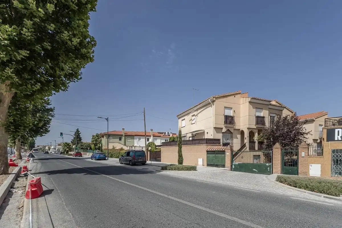 Vista exterior de Casa adosada en venta en Alhendín con Calefacción, Terraza y Balcón