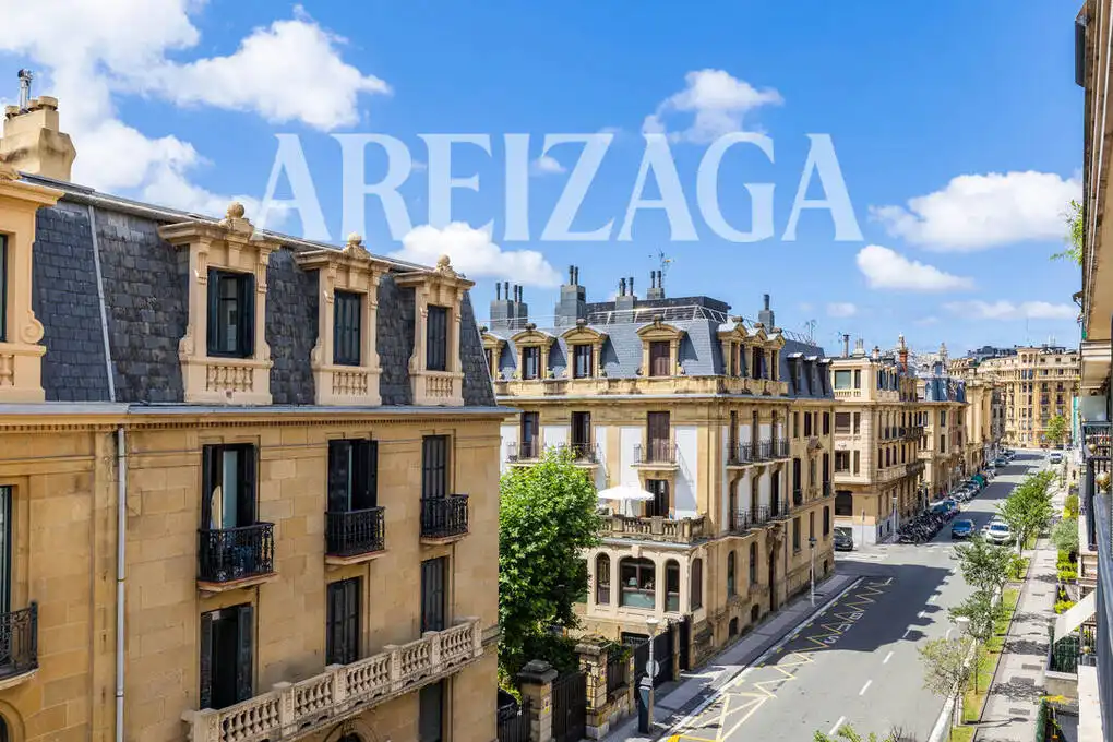 Vista exterior de Pis en venda en Donostia - San Sebastián  amb Aire condicionat, Calefacció i Terrassa