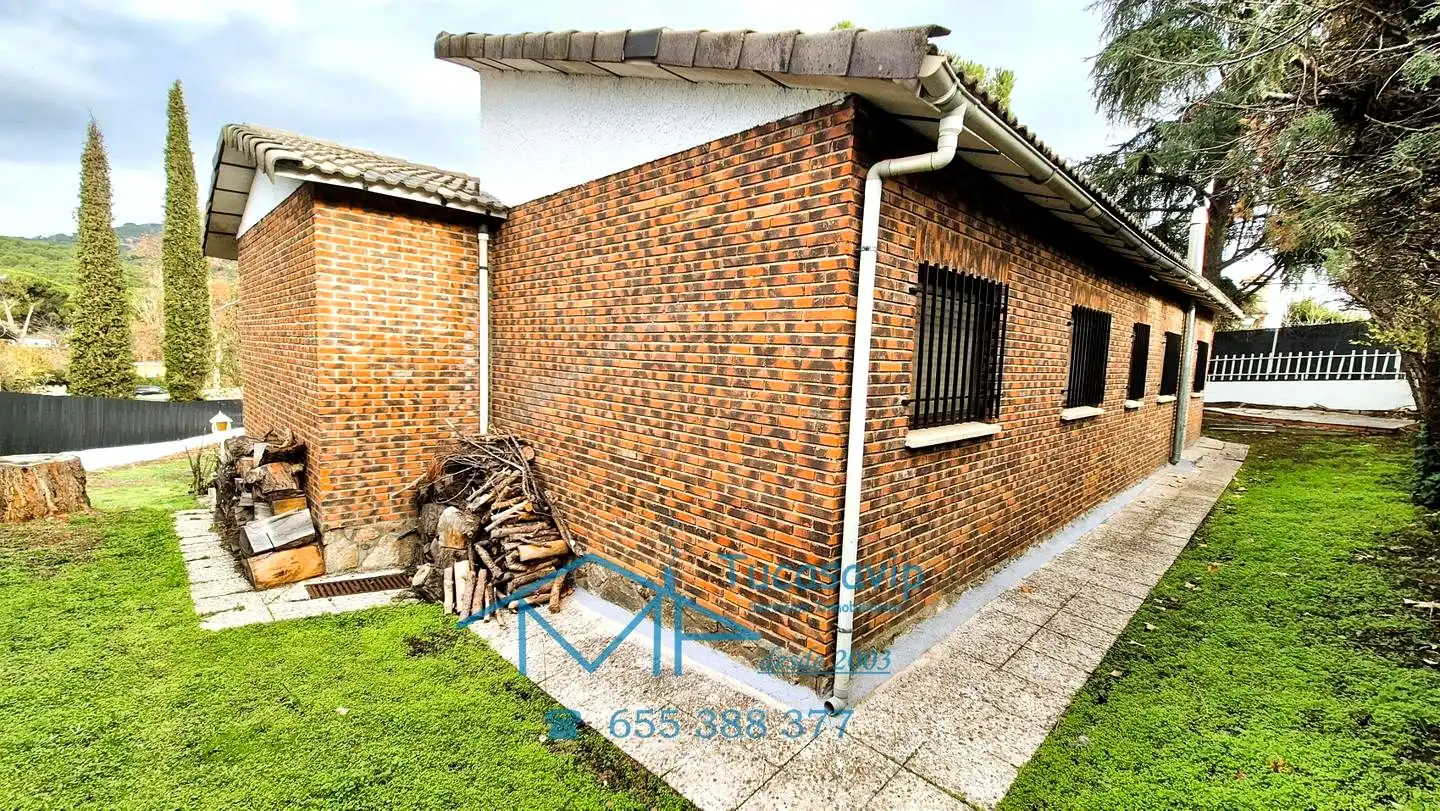 Vista exterior de Casa o xalet en venda en Pelayos de la Presa amb Calefacció, Jardí privat i Piscina comunitària