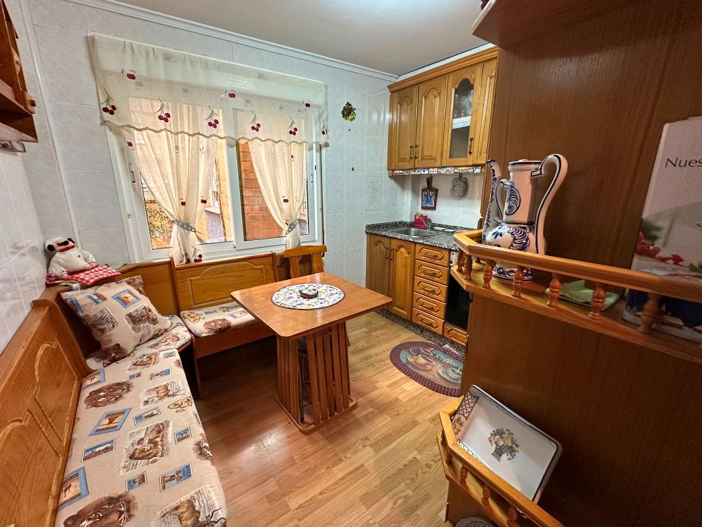 Habitación de Piso en venta en Gijón  con Calefacción, Parquet y Amueblado