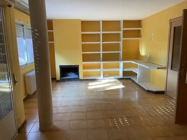 Semi-detached house for sale in C/ Número seis, imagen 2