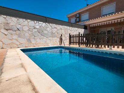 Piscina de Casa adosada en venda en Seseña amb Terrassa i Piscina