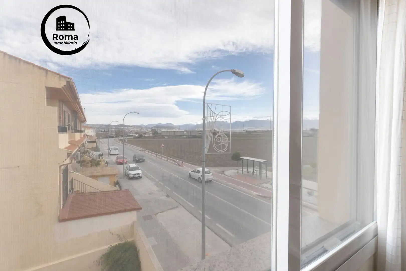 Außenansicht von Einfamilien-Reihenhaus zum Verkauf in Vegas del Genil mit Klimaanlage, Heizung und Terrasse