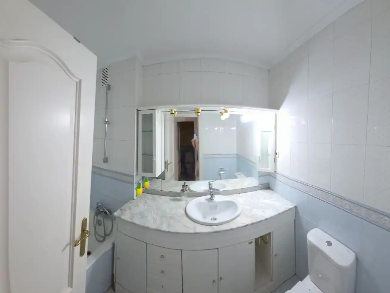 Badezimmer von Wohnung zum Verkauf in Leioa mit Balkon