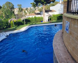 Piscina de Apartament en venda en Benalmádena amb Moblat i Piscina comunitària