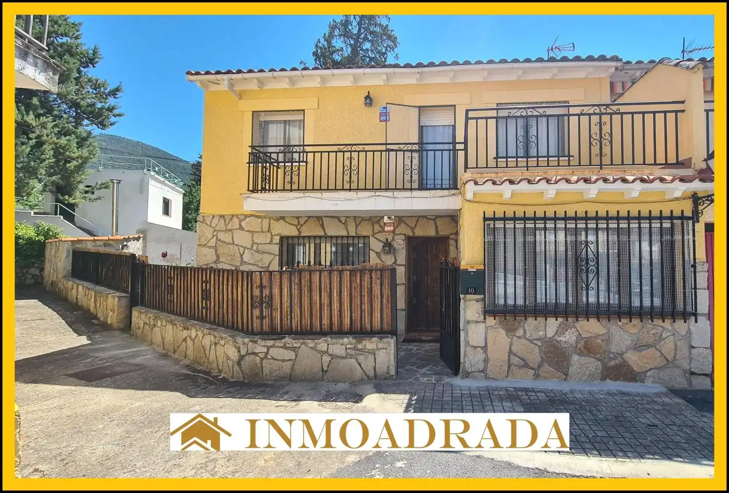 Vista exterior de Casa o chalet en venta en Piedralaves con Calefacción, Jardín privado y Terraza