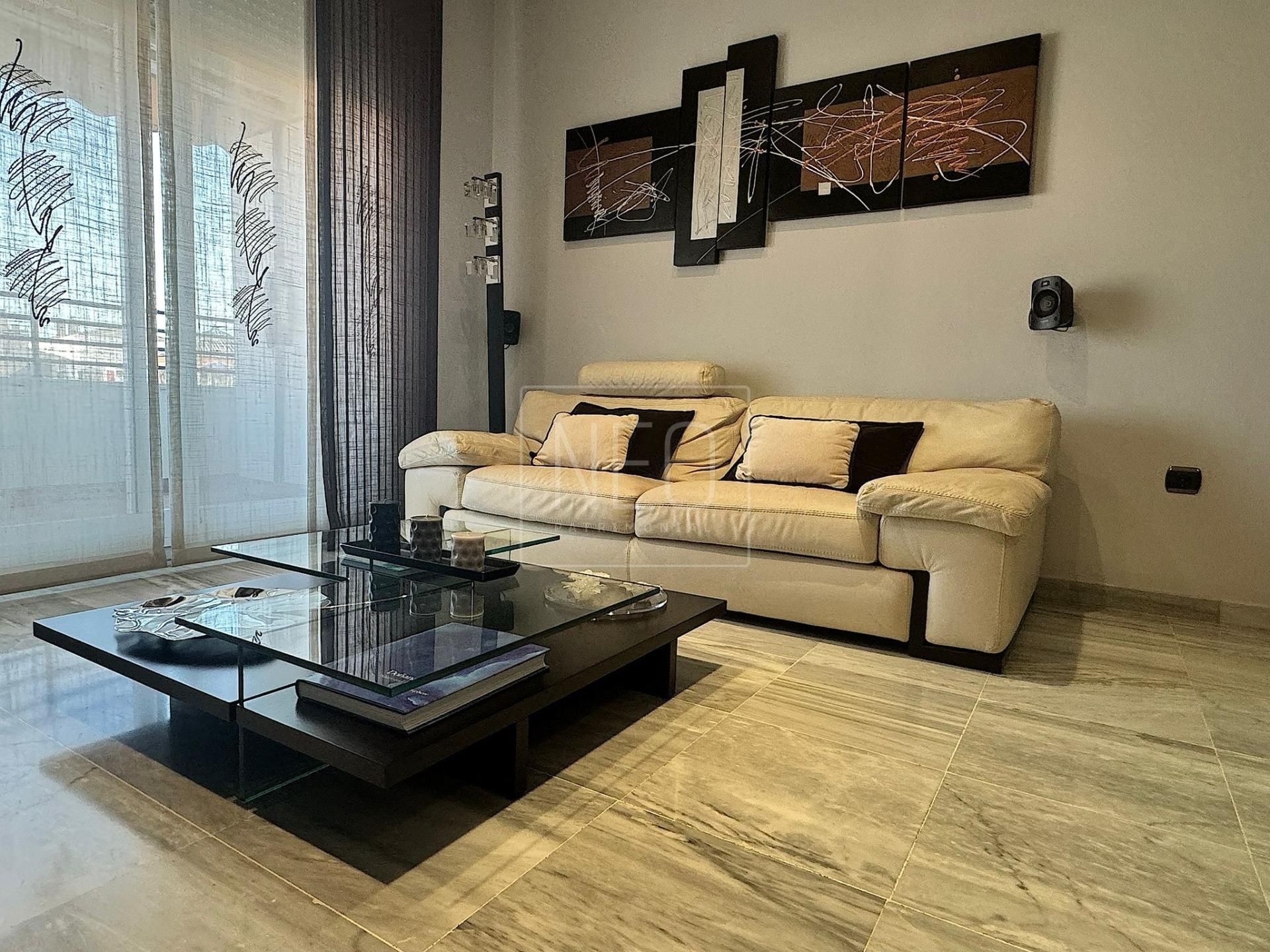 Sala d'estar de Pis en venda en  Córdoba Capital amb Calefacció, Parquet i Terrassa