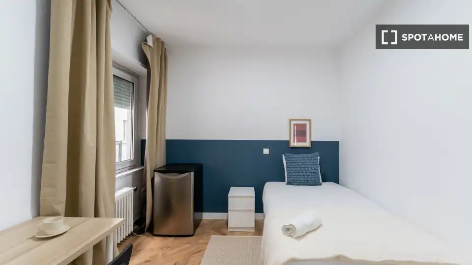 Bedroom of Flat for rent in Madrid  with Air Conditioner, Heating and Furnished