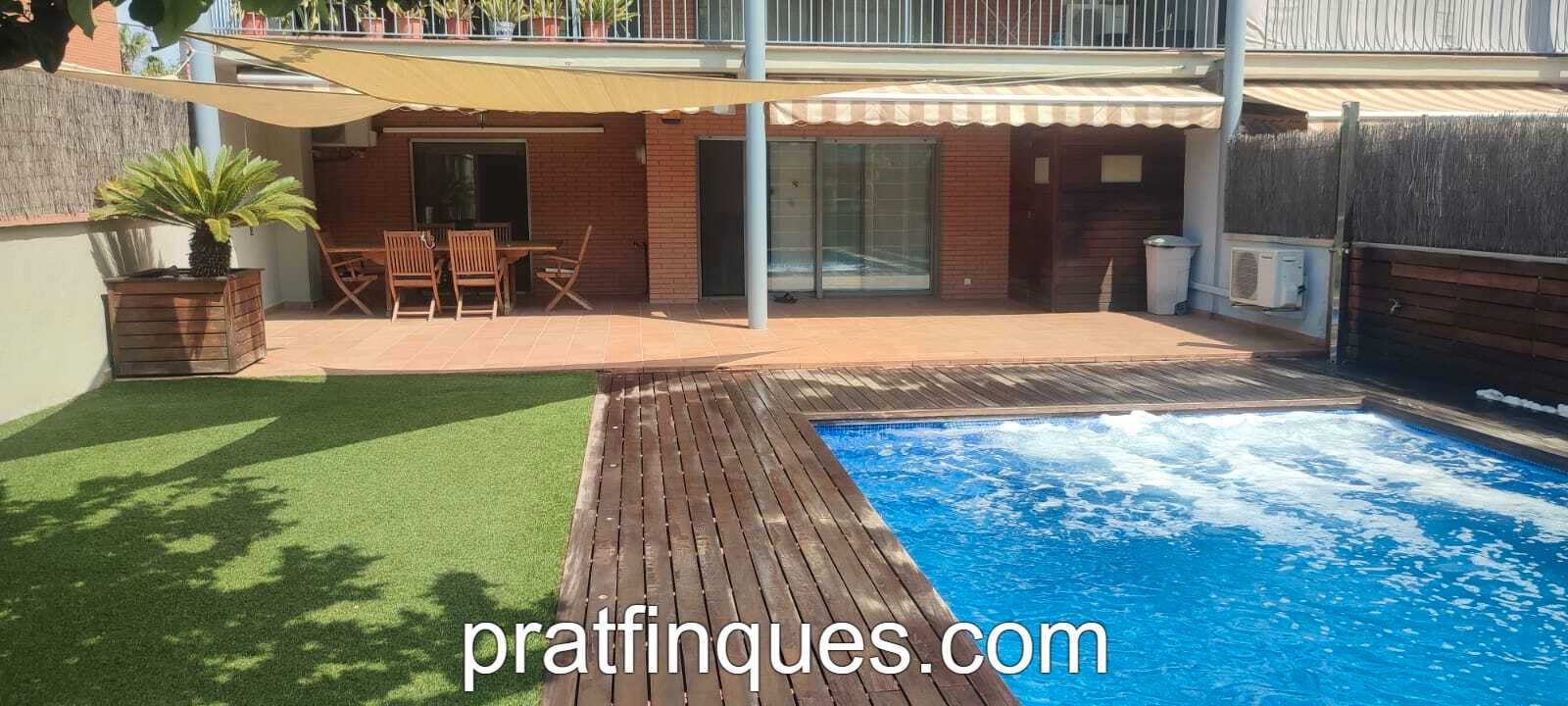 Exterior view of Flat for sale in El Prat de Llobregat  with Air Conditioner, Heating and Private garden