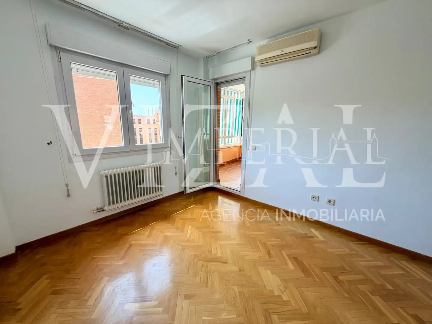 Dormitori de Casa adosada en venda en Toledo amb Aire condicionat, Parquet i Terrassa