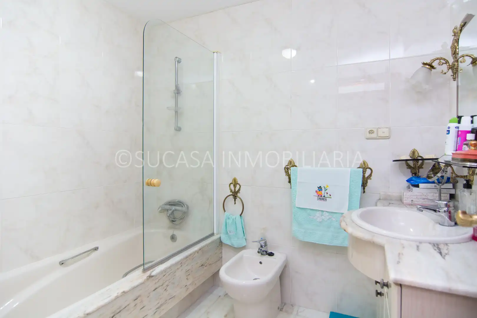 Bathroom of Detached homes for sale in Culleredo  with Air Conditioner, Heating and Parquet flooring