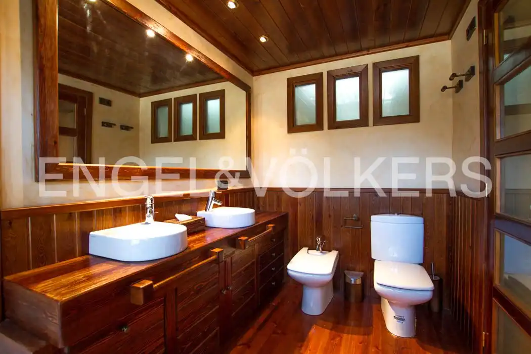 Baño de Piso en venta en Naut Aran con Trastero y Balcón