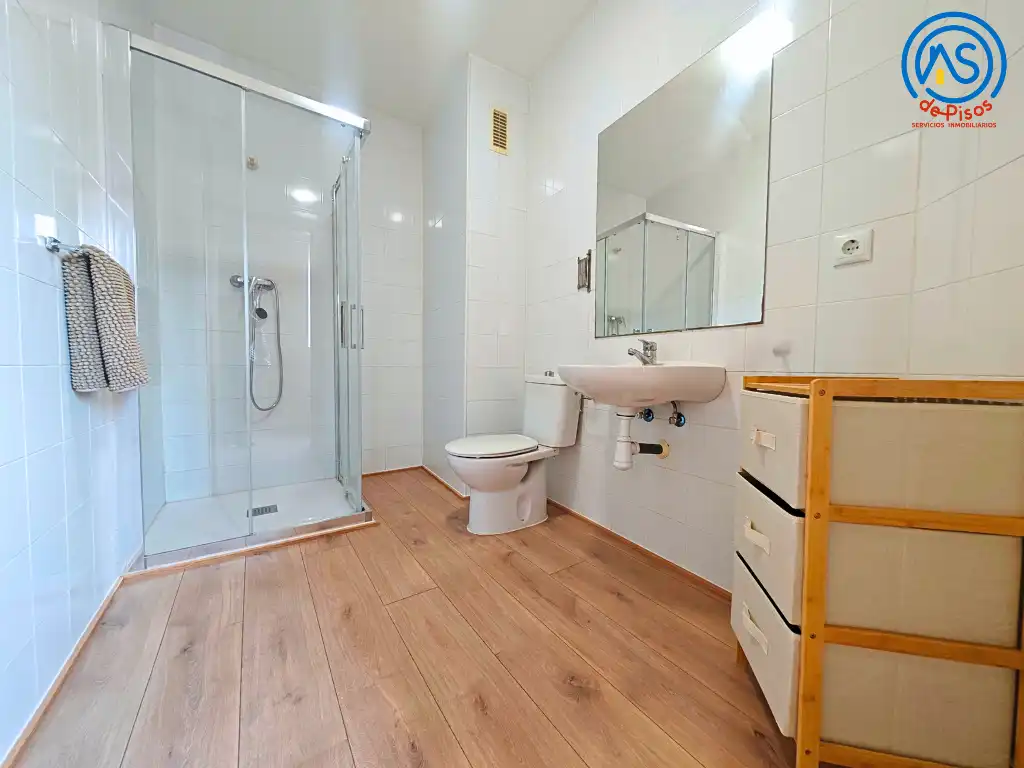 Bany de Apartament de lloguer en Zaragoza amb Calefacció, Parquet i Moblat