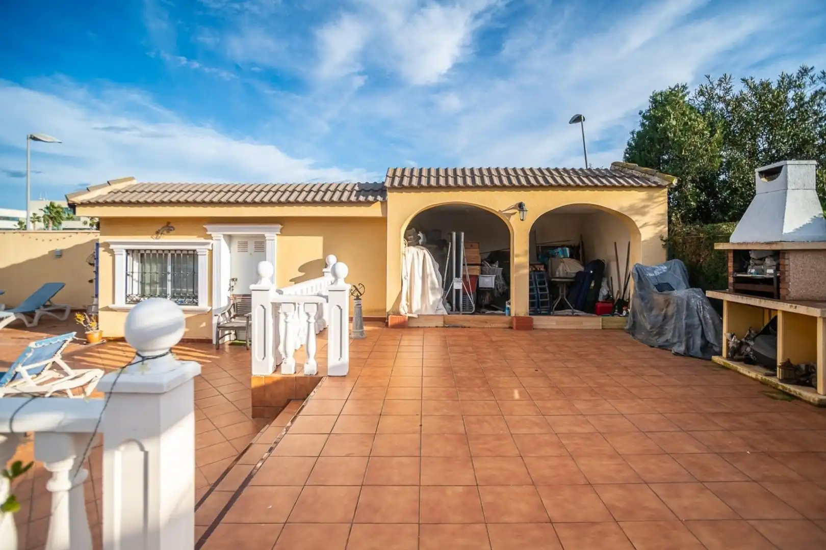 Vista exterior de Casa o xalet en venda en Torrevieja amb Aire condicionat, Calefacció i Jardí privat