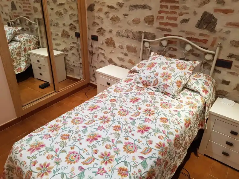 Dormitori de Casa o xalet en venda en Tejeda de Tiétar amb Aire condicionat, Calefacció i Jardí privat