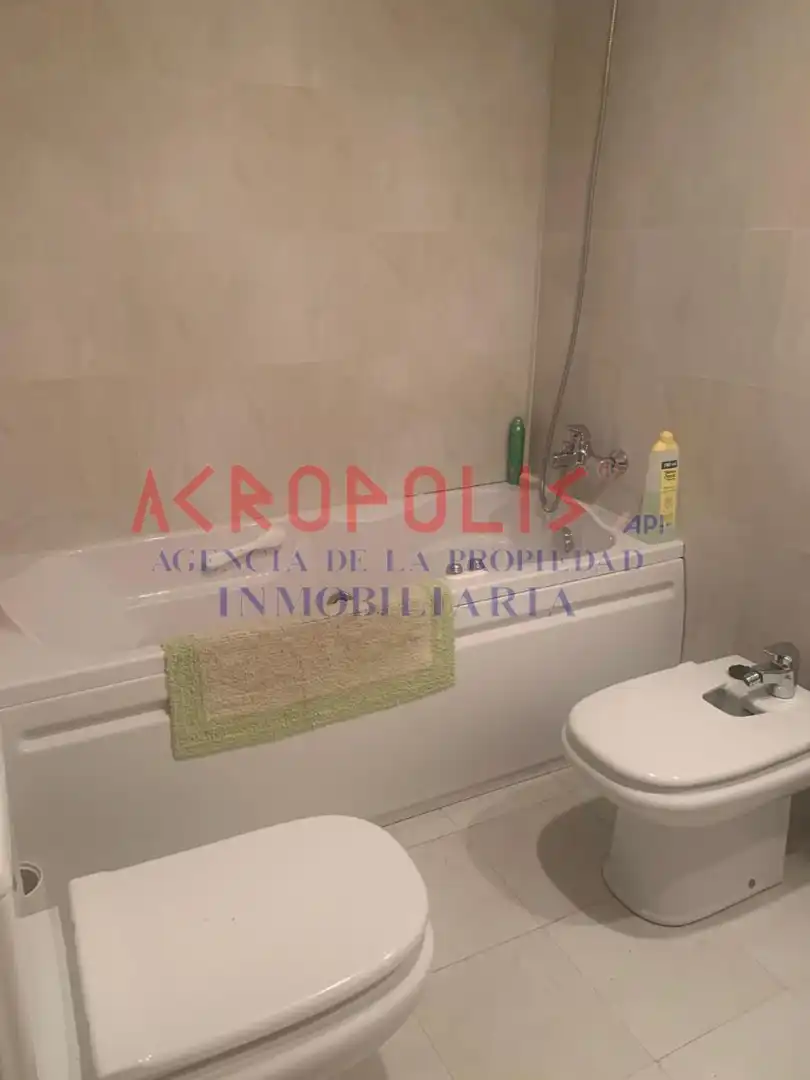 Badezimmer von Wohnung zur Miete in León Capital  mit Möbliert