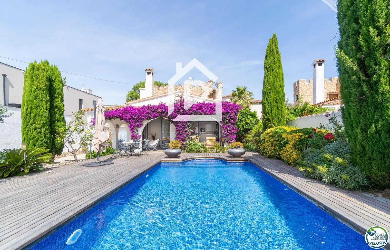 Villa avec piscine à vendre à Peni