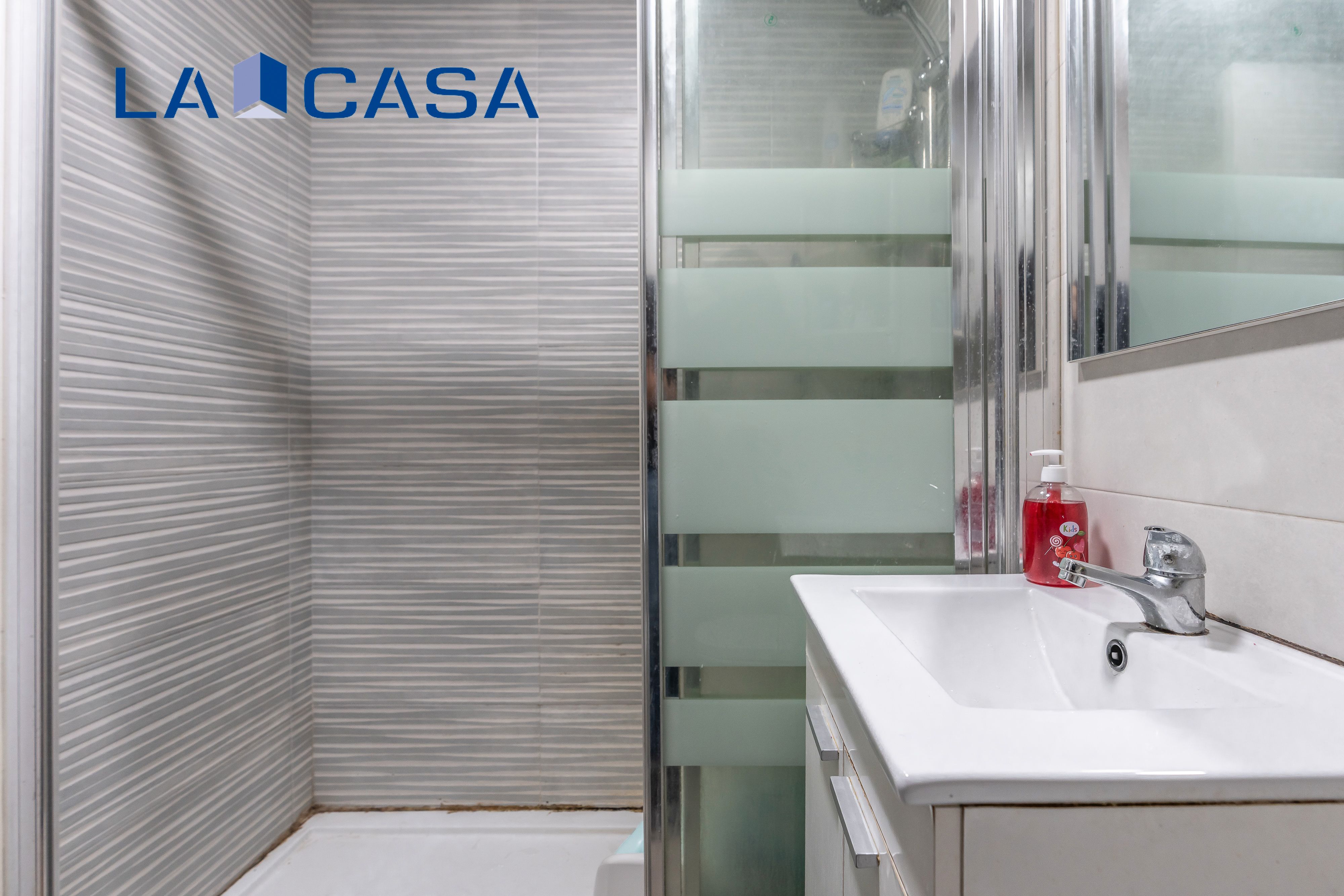 Bathroom of Flat for sale in  Madrid Capital  with Heating