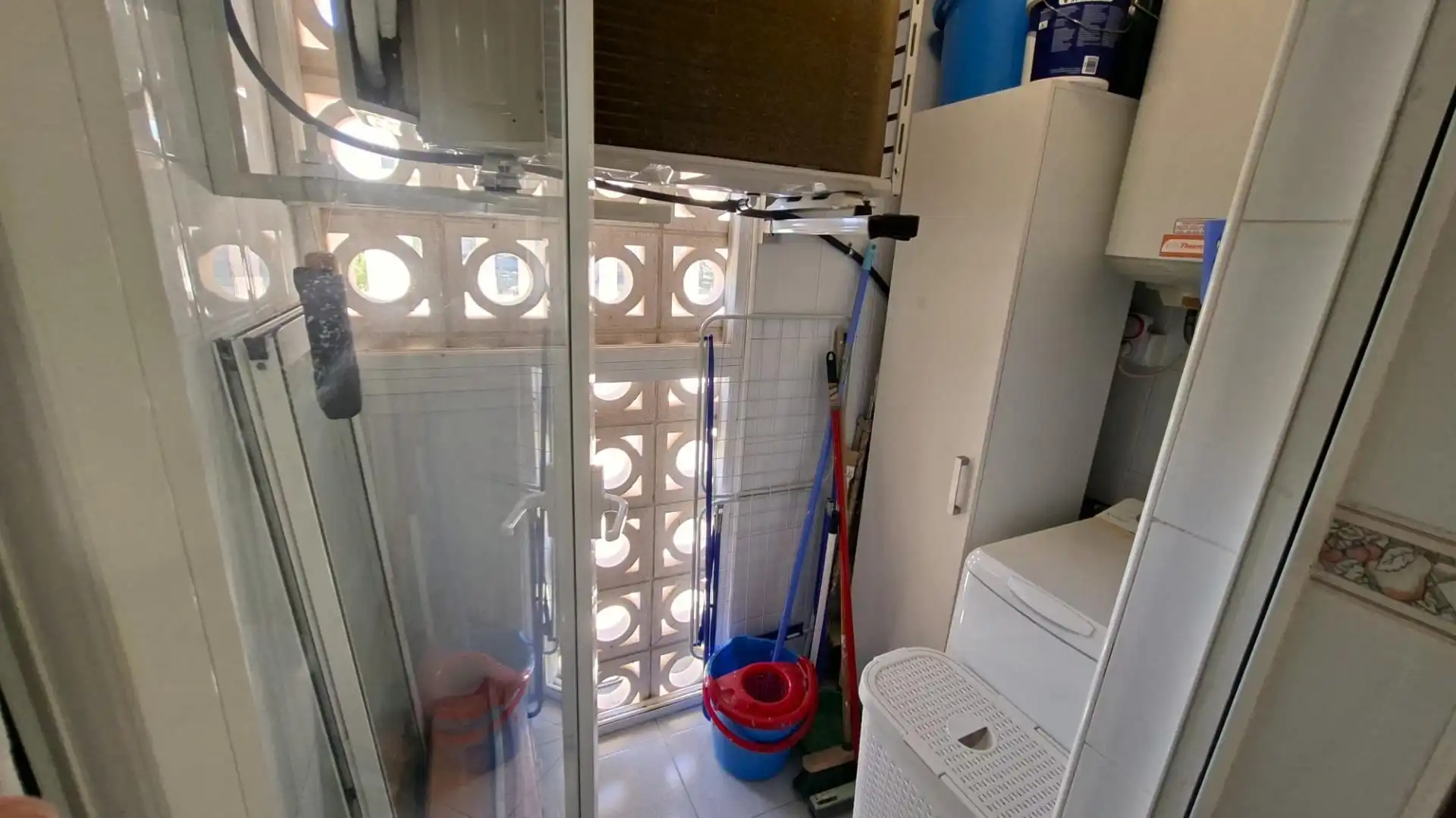 Bathroom of Flat for sale in Benidorm  with Air Conditioner, Heating and Private garden