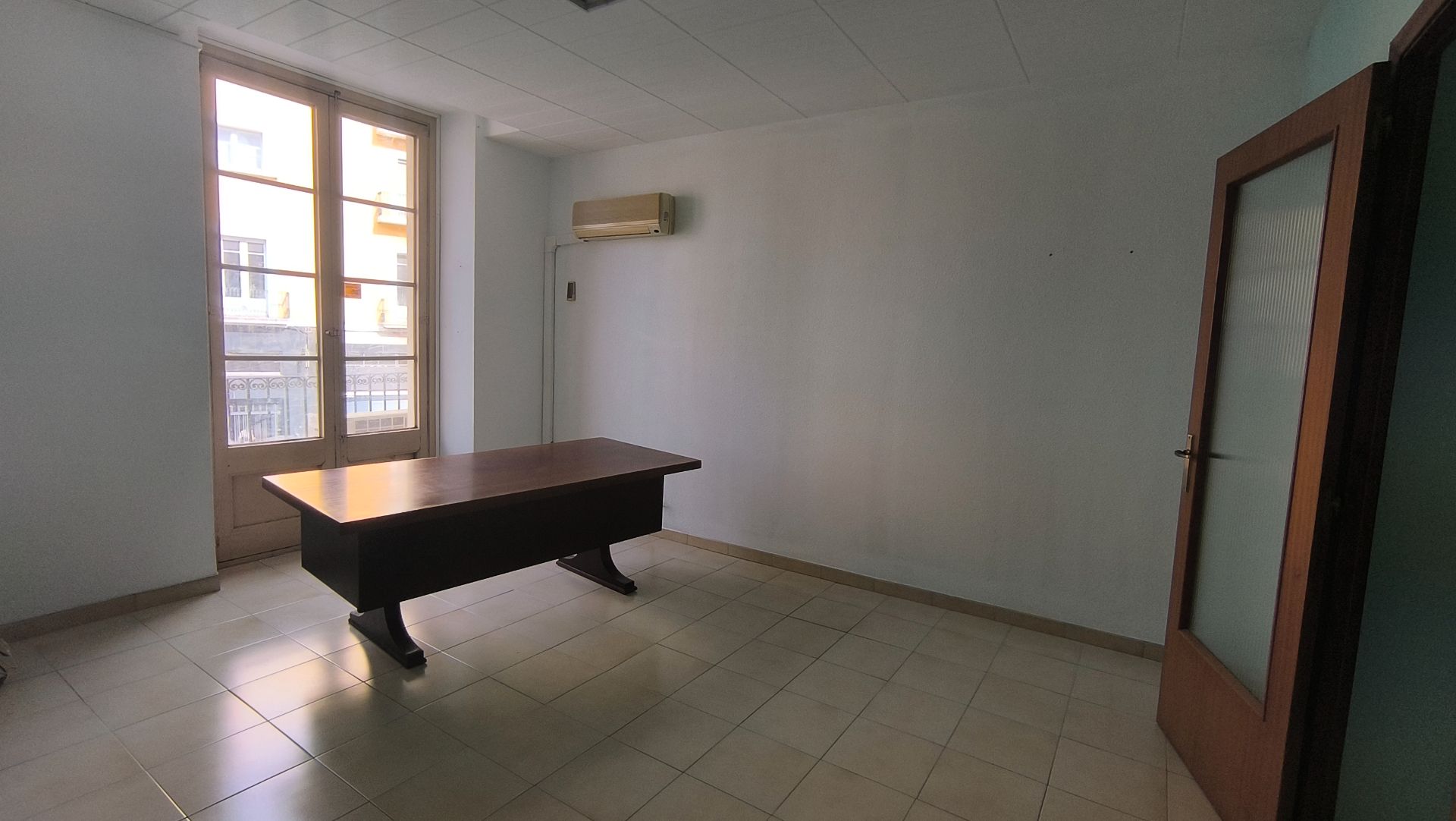 Oficina de lloguer a Carrer de la Unió, Barris Marítims