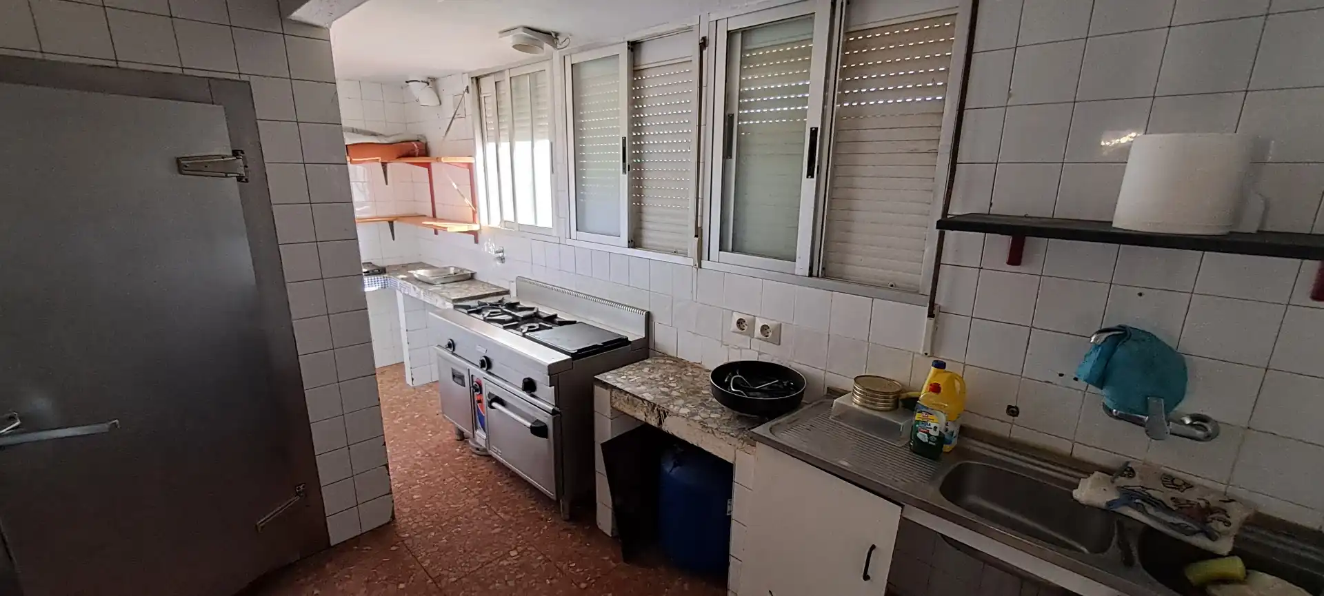 Cuina de Local de lloguer en Villacastín amb Moblat