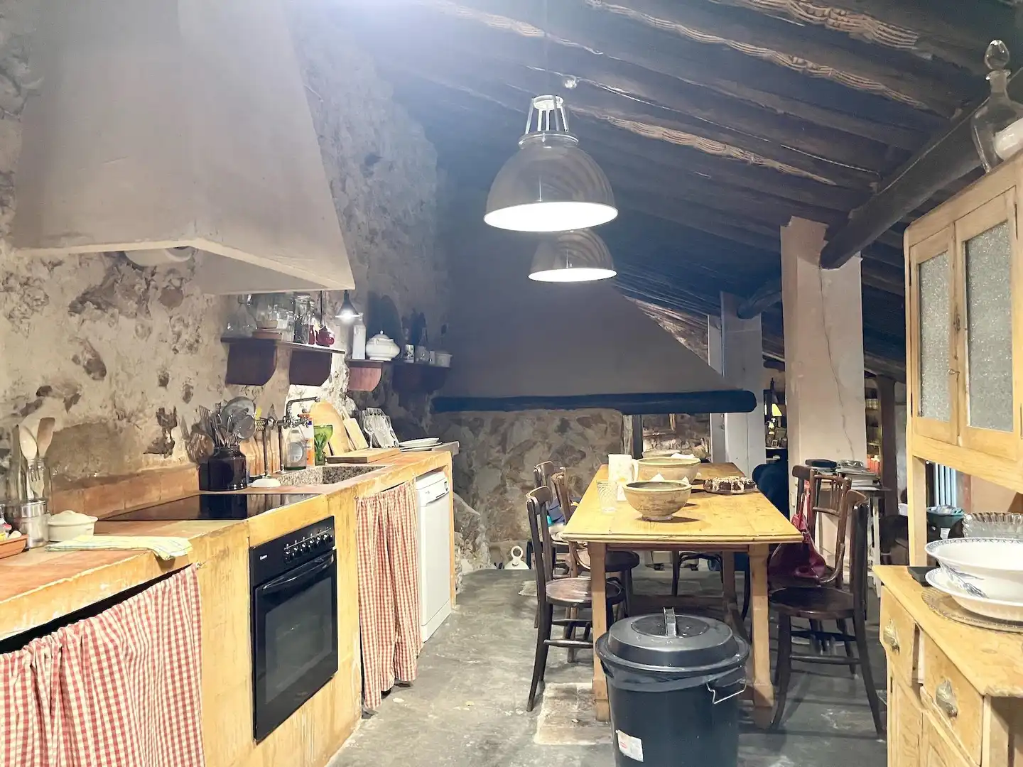 Cuina de Finca rústica en venda en Bea amb Calefacció, Terrassa i Moblat
