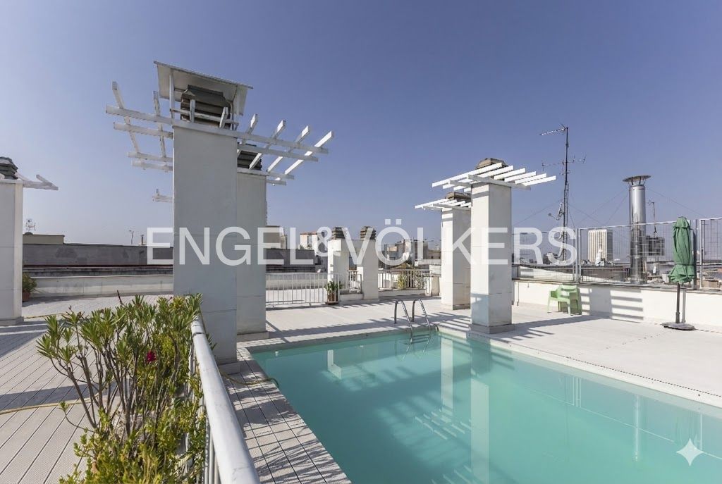 Piscina de Apartament de lloguer en  Madrid Capital amb Aire condicionat, Calefacció i Piscina