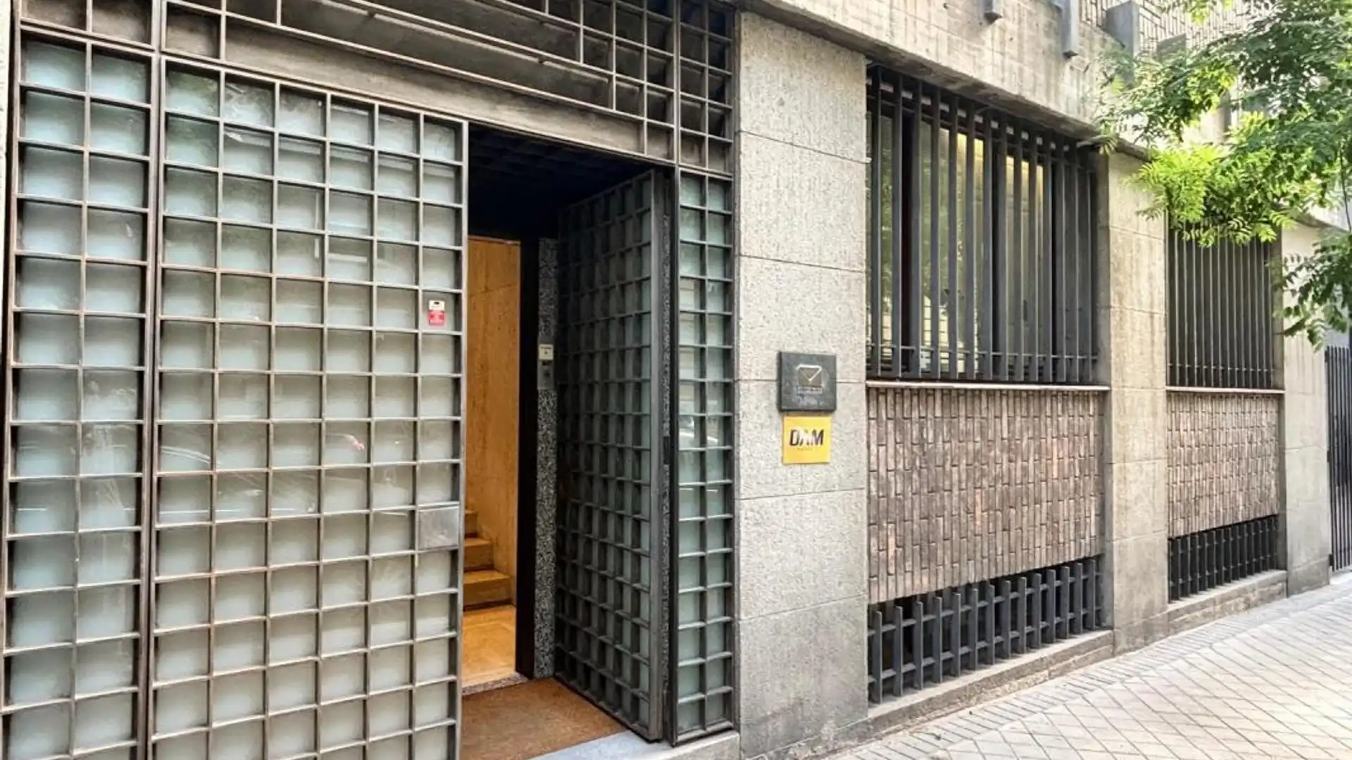 Außenansicht von Geschaftsraum zum Verkauf in  Madrid Capital mit Klimaanlage und Heizung