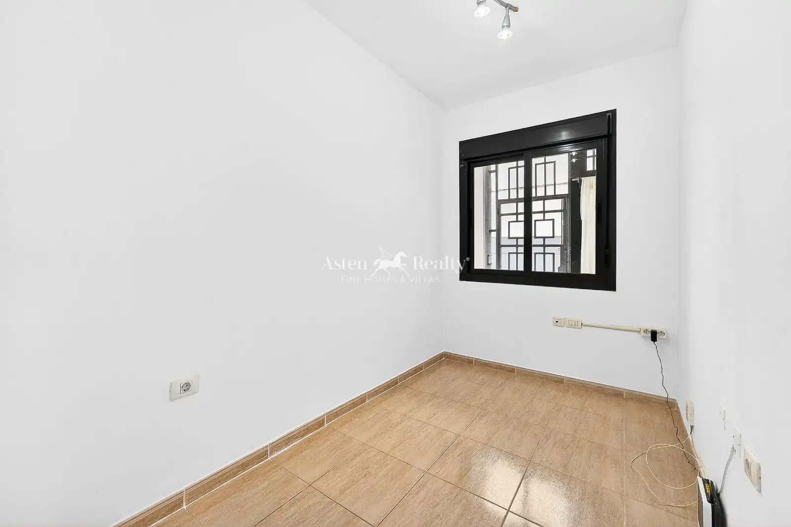 Wohnung zum Verkauf in Arona mit Terrasse, Abstellraum und Möbliert