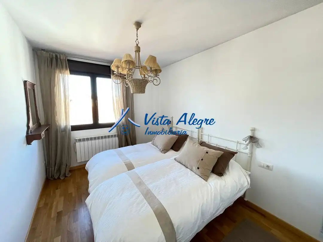 Habitación de Ático en venta en Haro con Calefacción, Parquet y Terraza