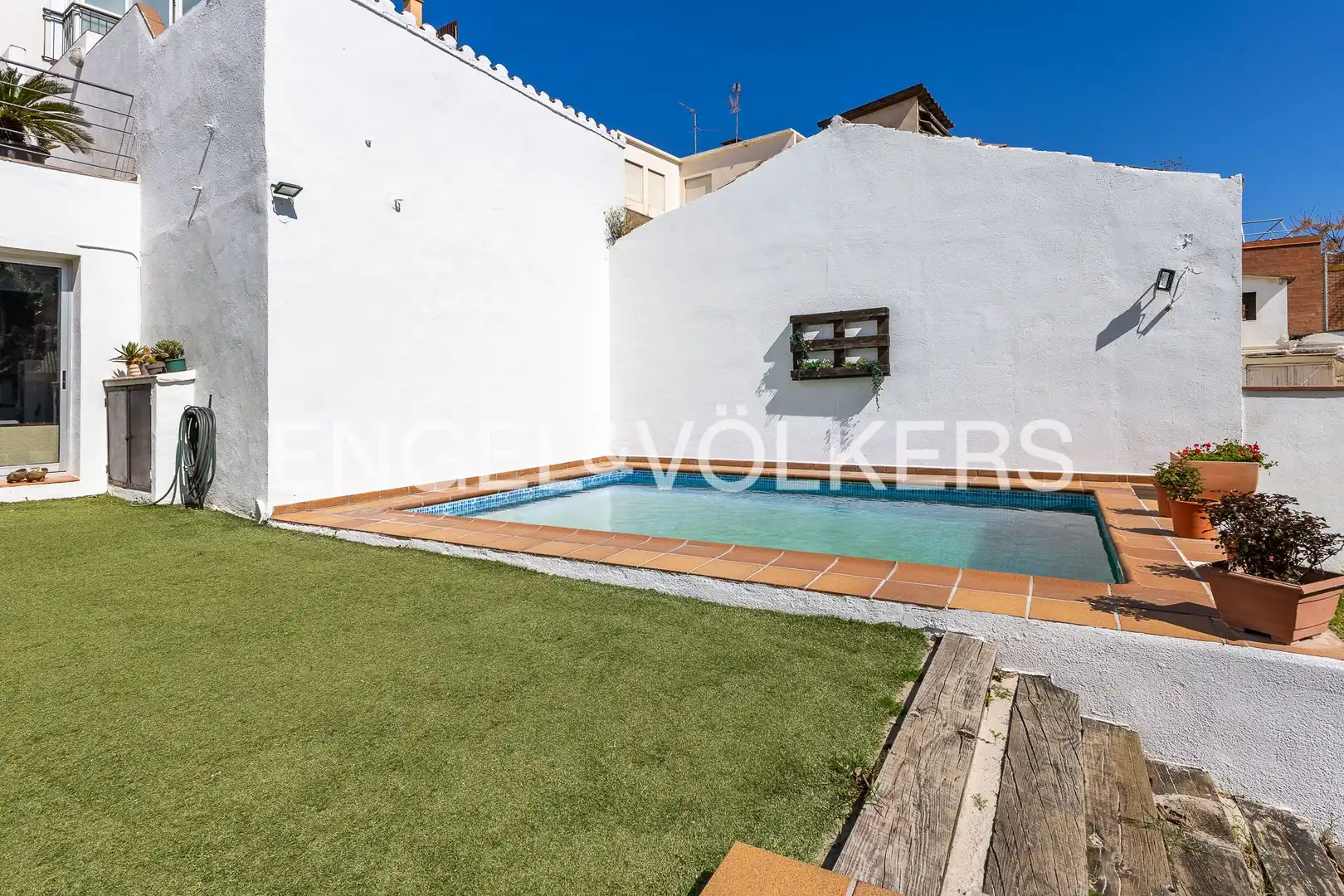 Piscina de Casa o xalet en venda en Mataró amb Aire condicionat, Calefacció i Jardí privat