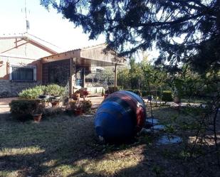 Jardí de Casa o xalet en venda en Fuentidueña de Tajo amb Aire condicionat, Terrassa i Piscina