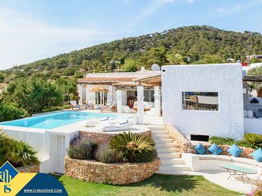 Villa con balcone in vendita a Cala Vedella-Cala Tarida