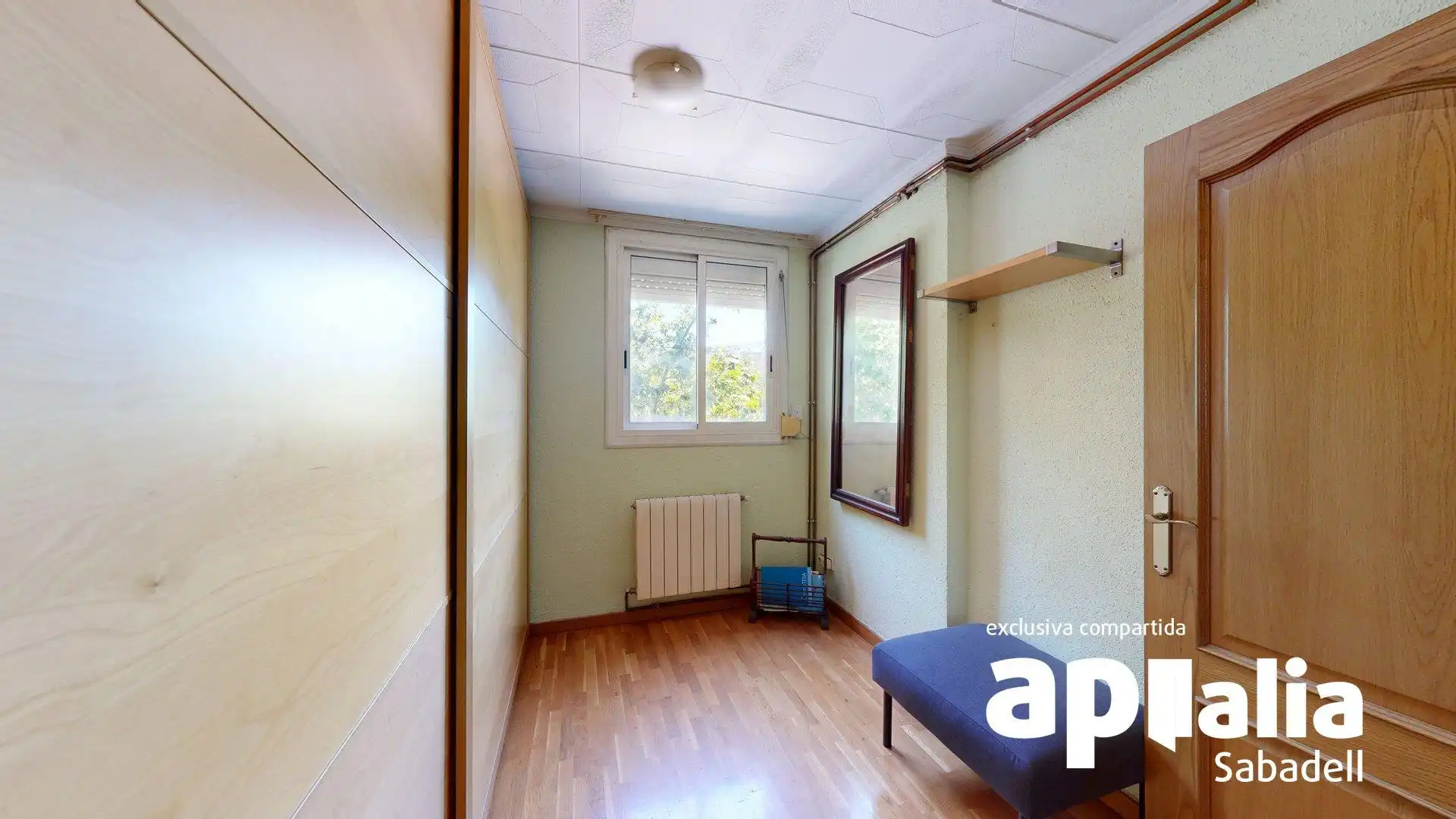 Dormitori de Pis en venda en Badia del Vallès amb Calefacció, Terrassa i Balcó