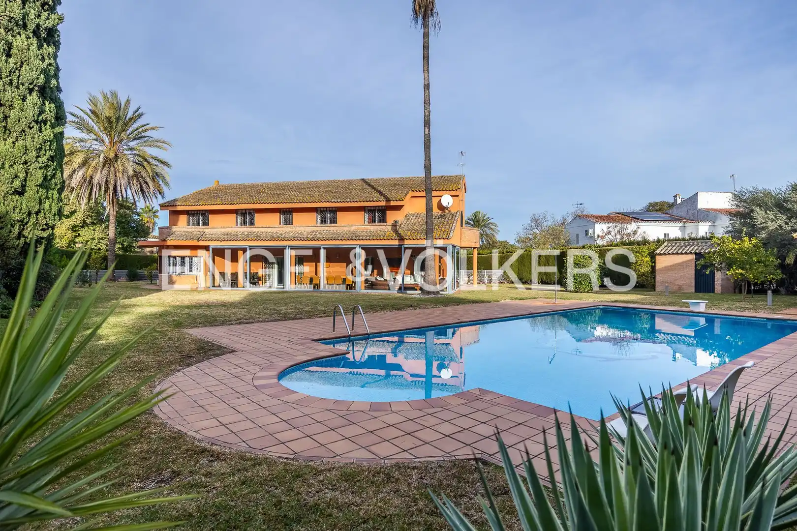 Vista exterior de Casa o chalet en venta en Mairena del Aljarafe con Aire acondicionado, Calefacción y Jardín privado