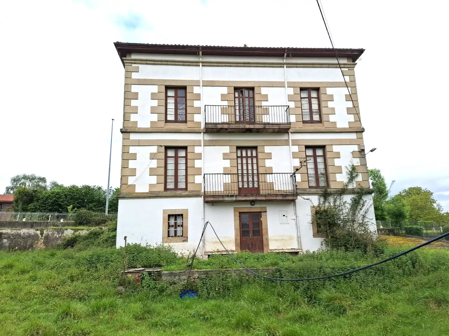 Vista exterior de Casa o xalet en venda en Reocín amb Jardí privat i Traster