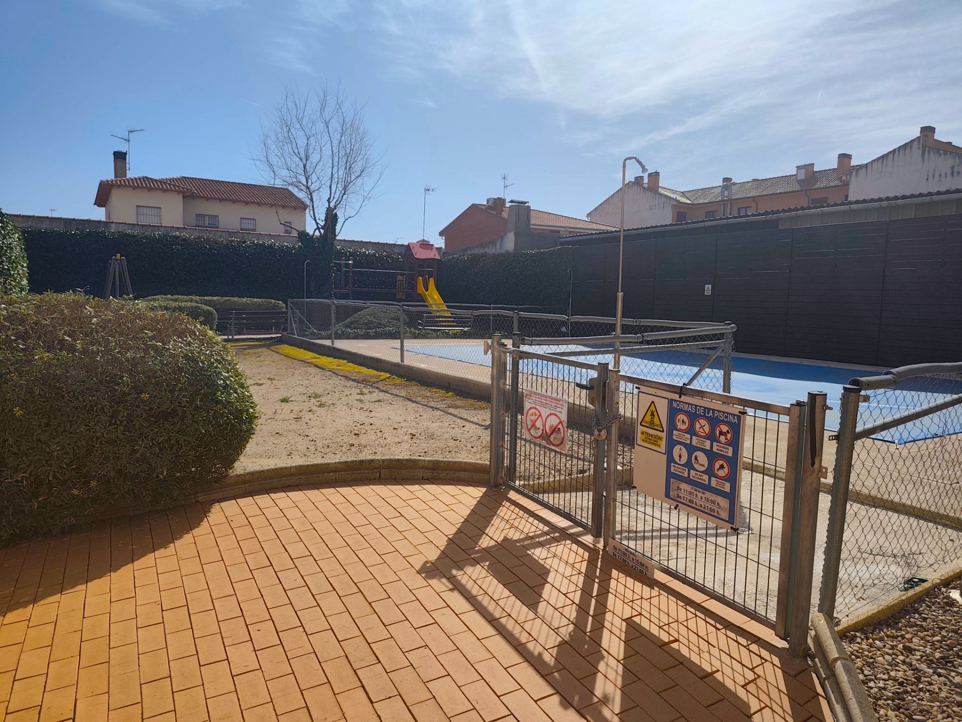 Schwimmbecken von Wohnung zur Miete in Gerindote mit Klimaanlage, Heizung und Abstellraum