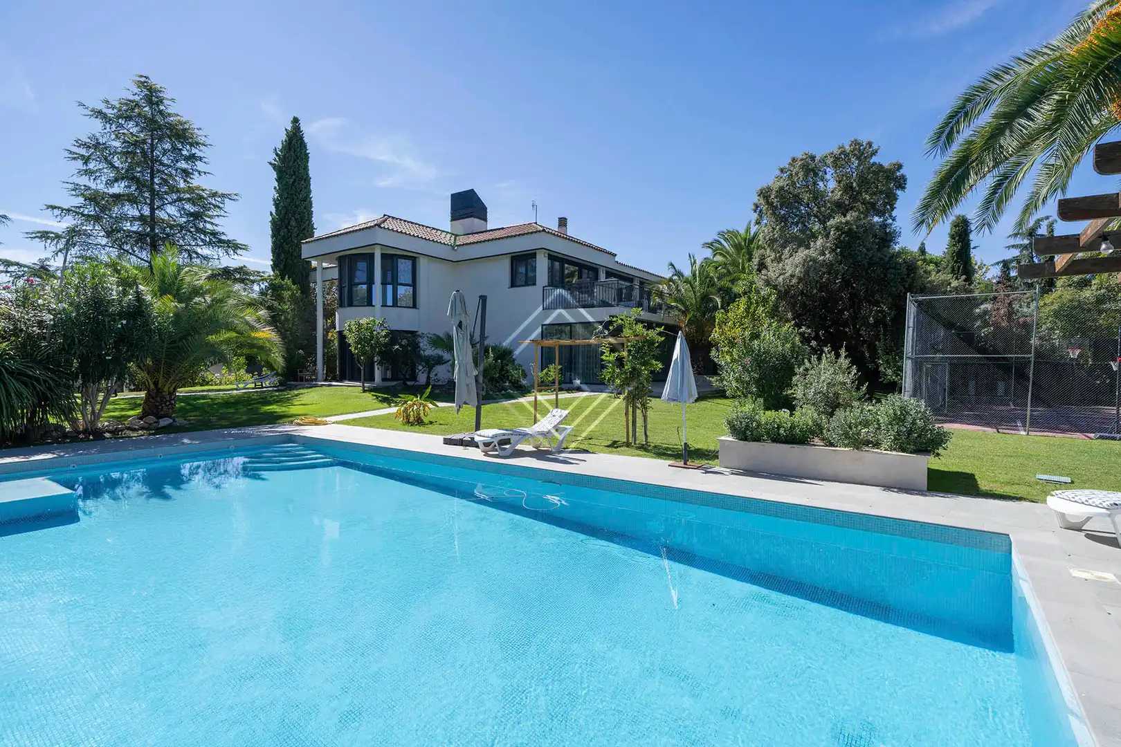 Detached house with pool for sale in Urbanización Este - Montepríncipe, imagen 2